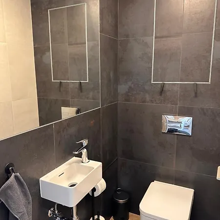 Danube River Front, Skyscraper アパート